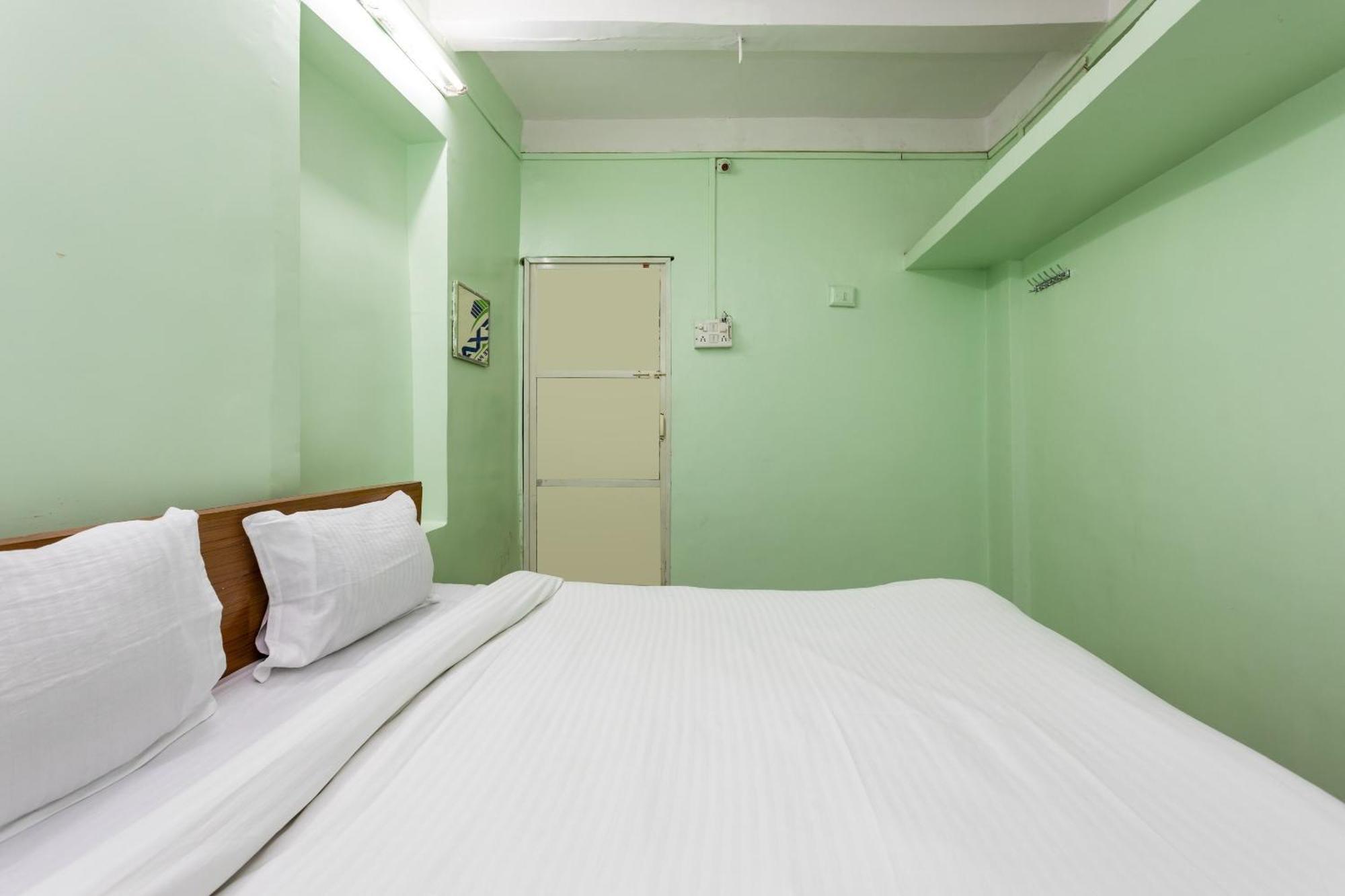 SPOT ON 36557 Hotel Sawera Indore Exterior foto