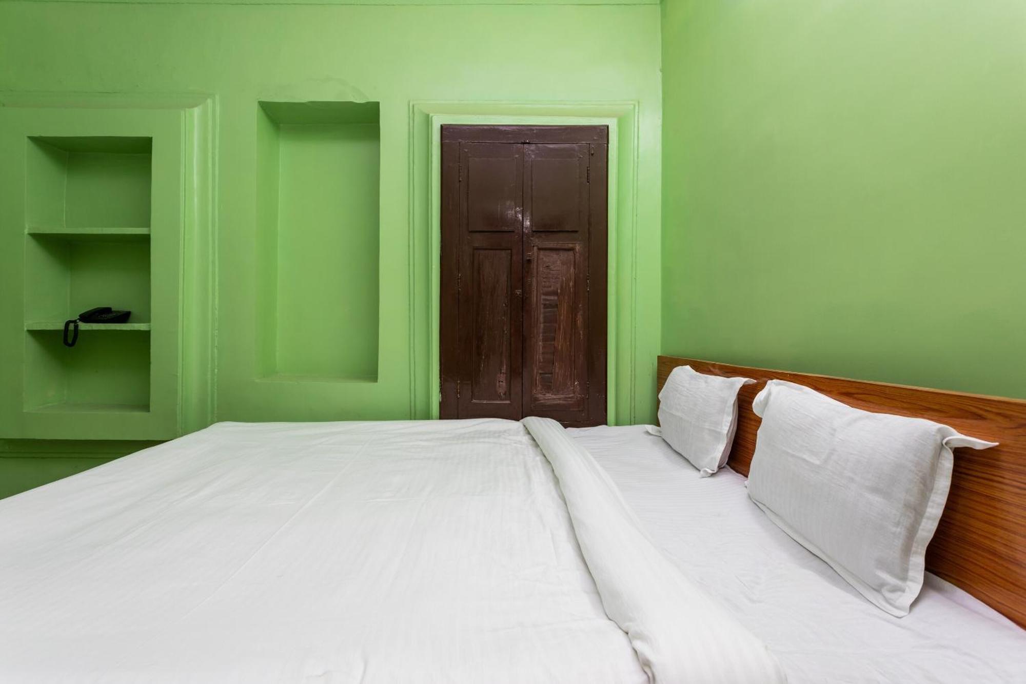 SPOT ON 36557 Hotel Sawera Indore Exterior foto