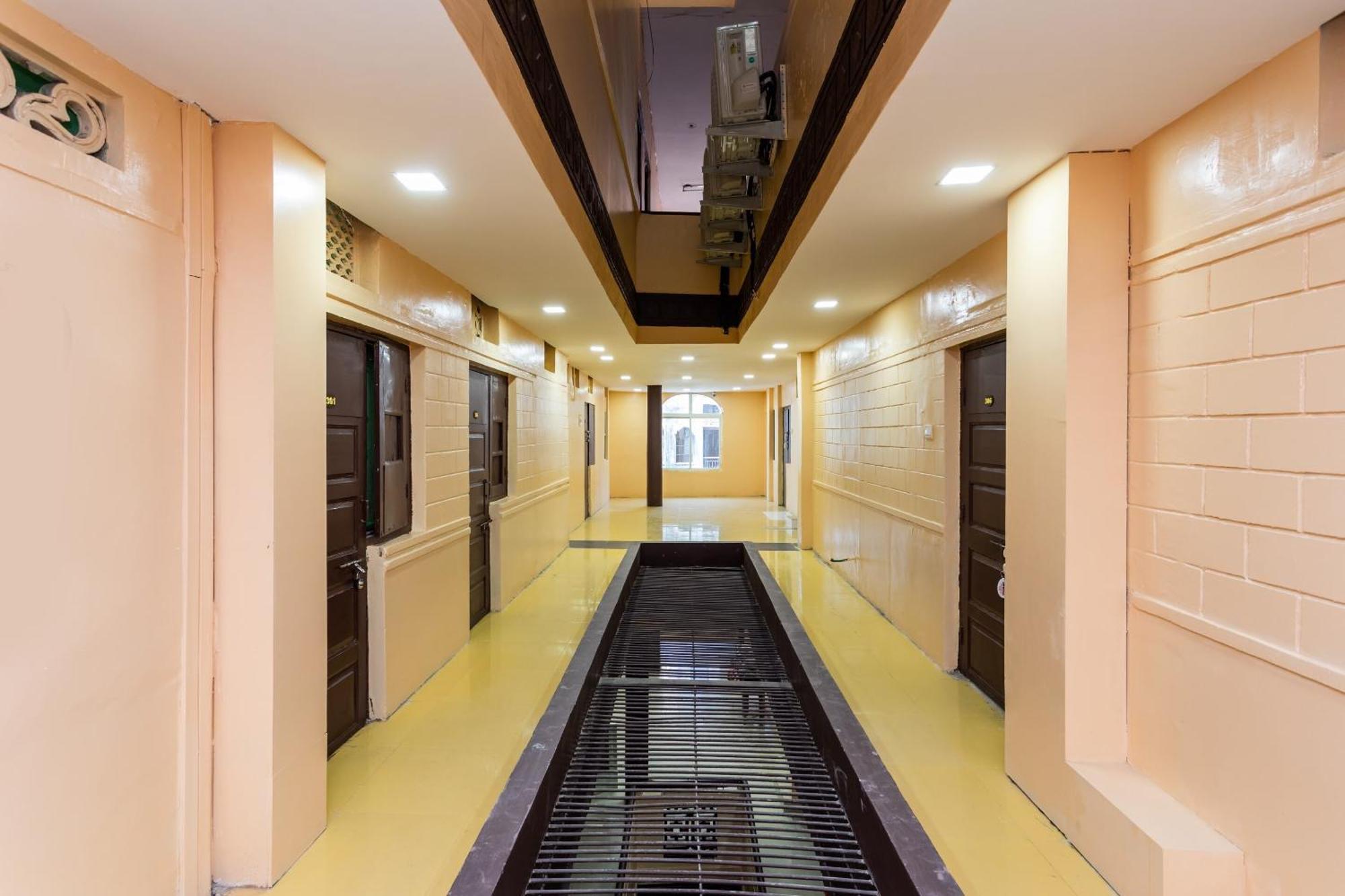 SPOT ON 36557 Hotel Sawera Indore Exterior foto