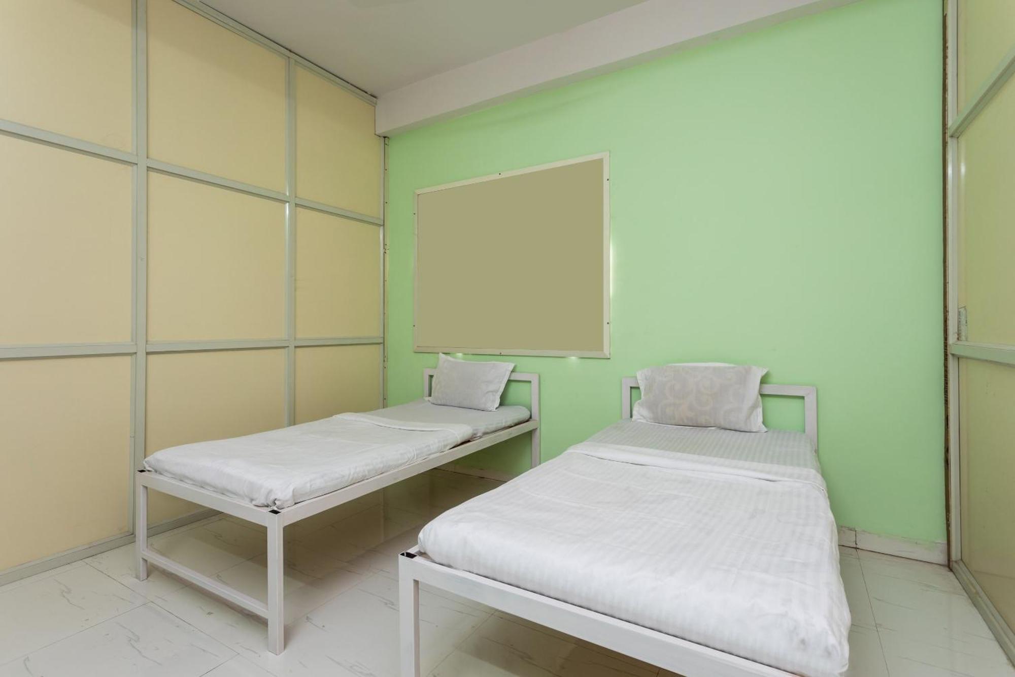 SPOT ON 36557 Hotel Sawera Indore Exterior foto