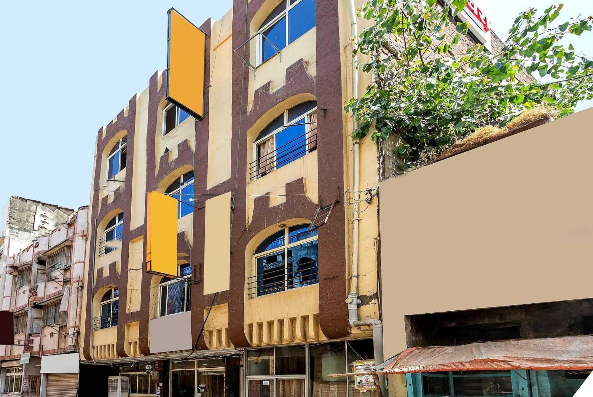 SPOT ON 36557 Hotel Sawera Indore Exterior foto