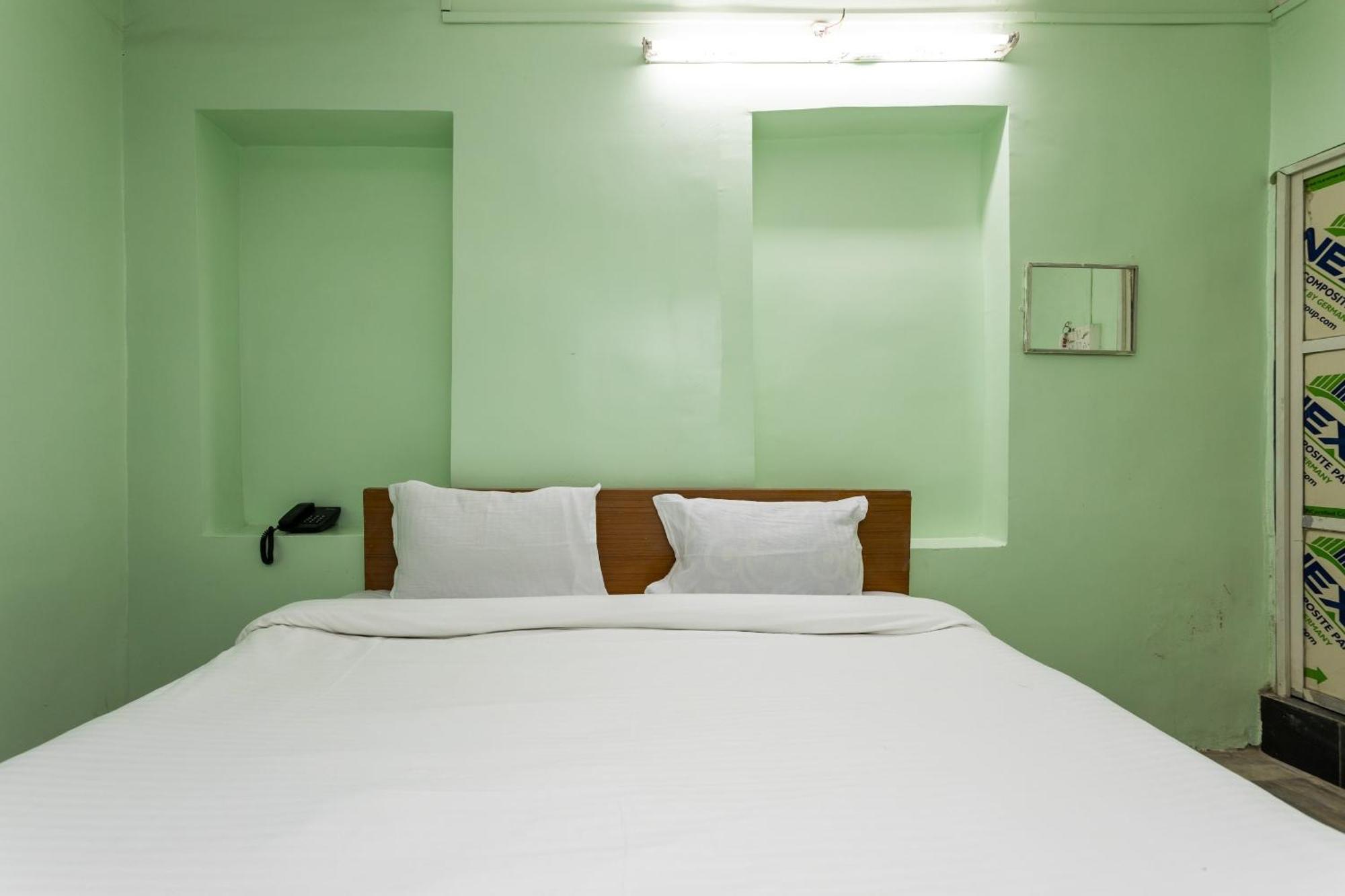 SPOT ON 36557 Hotel Sawera Indore Exterior foto