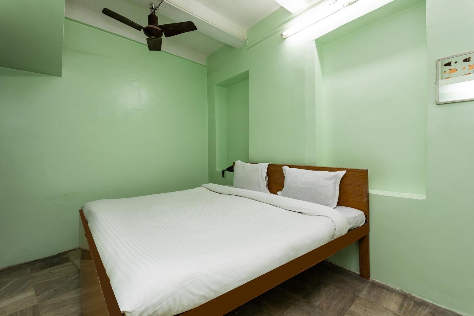 SPOT ON 36557 Hotel Sawera Indore Exterior foto