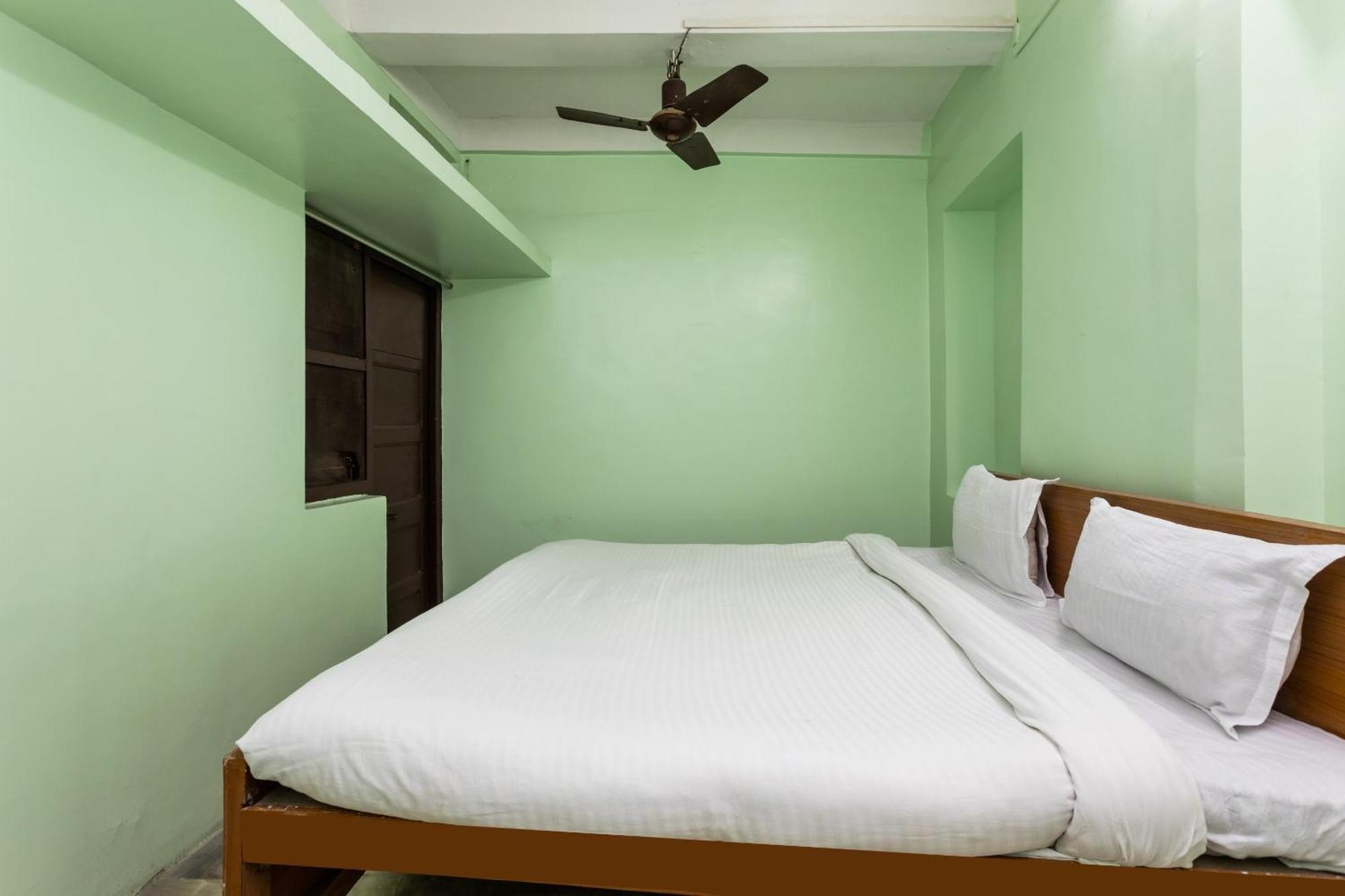 SPOT ON 36557 Hotel Sawera Indore Exterior foto